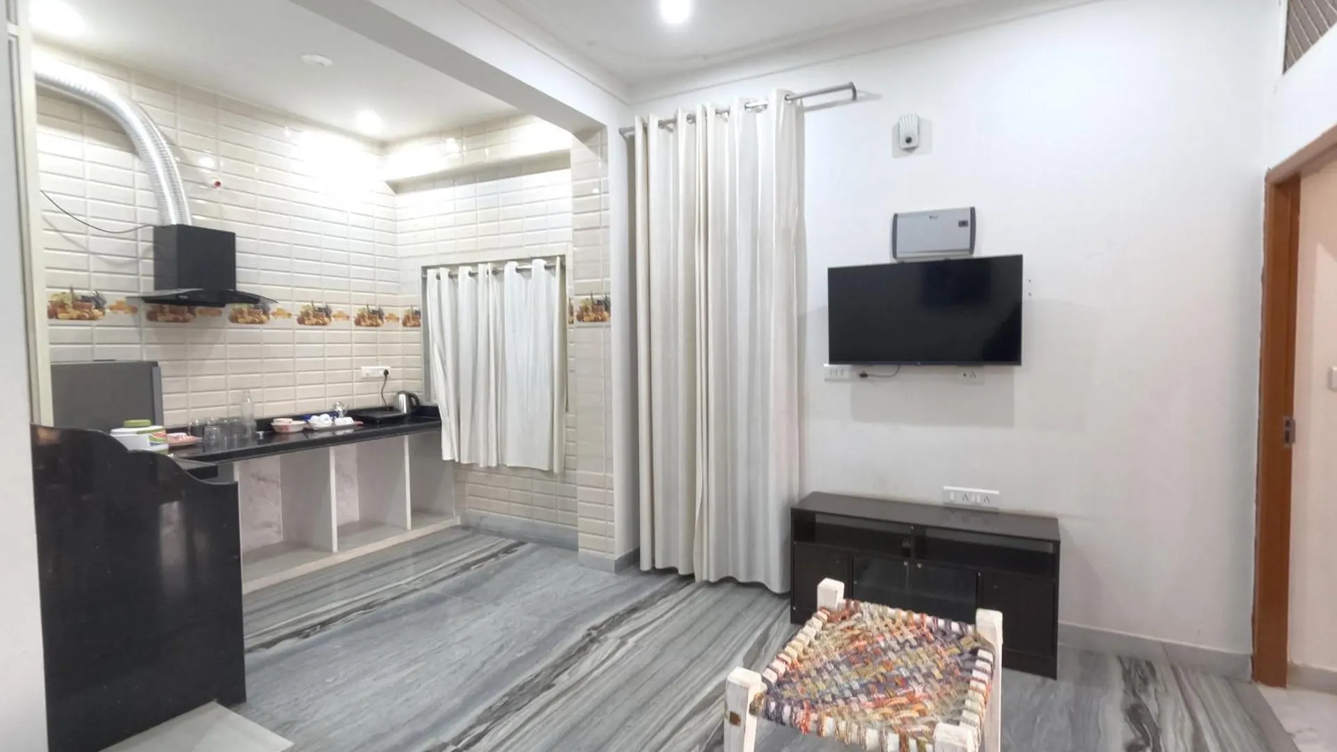 Choudhary White House Udaipur Apartment
